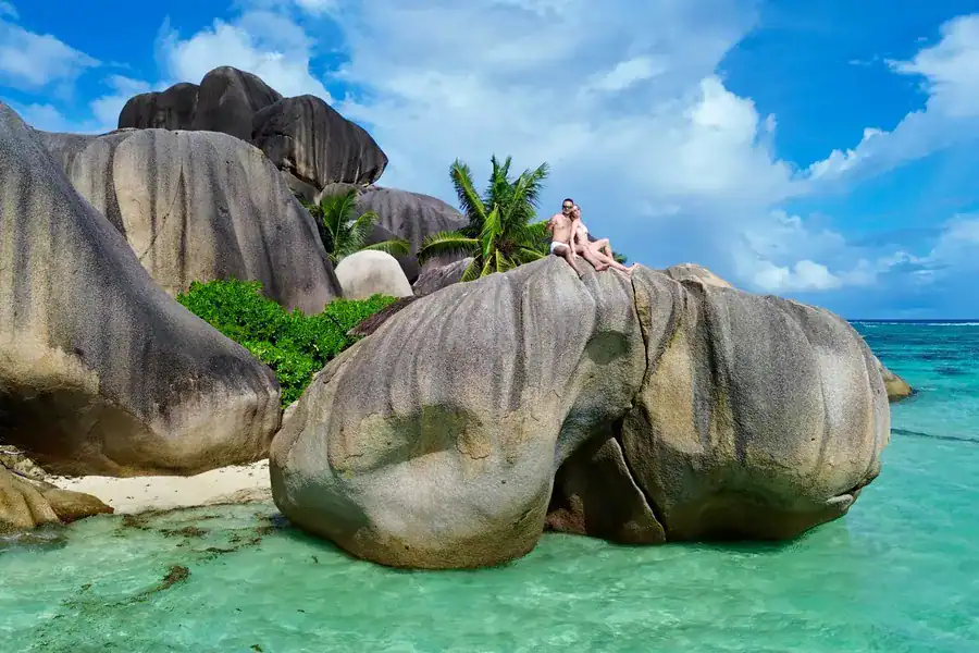 La Digue — bikes & iconic beaches