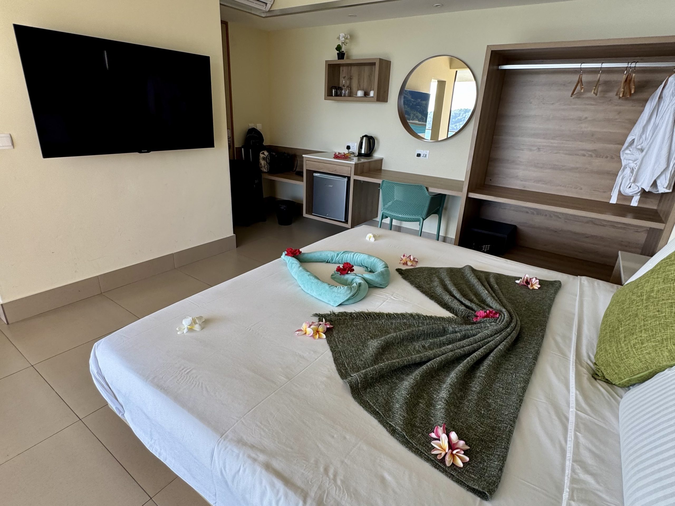 Villa Kiki — chambre décor romantique