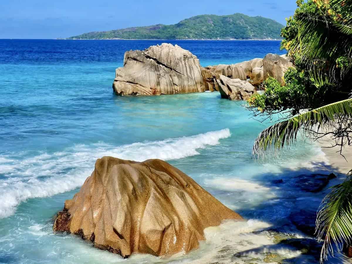 La Digue — plages emblématiques