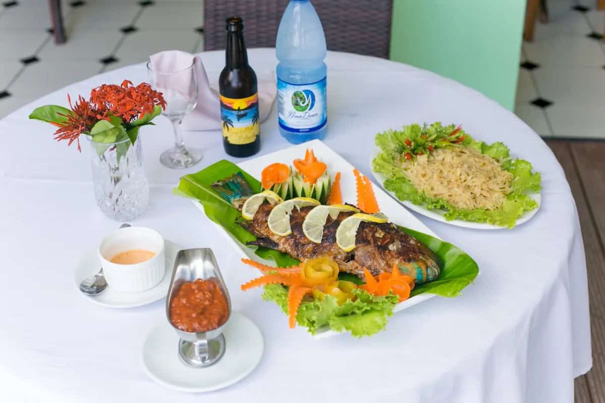 FileName: seychelles-travel-tips-repas-local-plat.